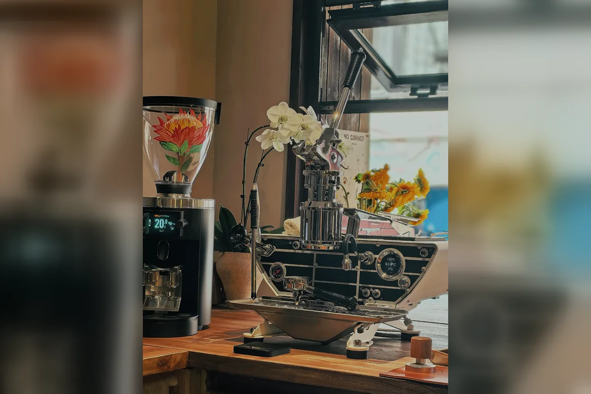 Premium lever-operated coffee equipment setup retailing above USD 20,000